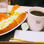 DELI CAFE EXPRESS - たまごドック334円 ブレンド315円 セットで100円引き