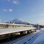 鮨一 - ［2019/12］羊蹄山を望む跨線橋、これもまた素晴らしいです。