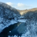 鮨一 - ［2019/12］長万部を出発した列車は山間部を抜け、ニセコを目指します。