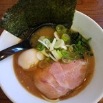 麺屋CHIKUWA - 横浜豚骨醤油ラーメン味玉付き