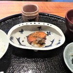 心根 - 塩鮭燻製　平飼い卵黄　本枯れ節　土鍋ご飯　香の物