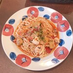 鎌倉パスタ - 料理写真:やりいかと彩り野菜のトマトパスタ/1,090(+tax)