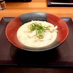 Udon Tsurukoshi - 京風白味噌肉うどん、650円。