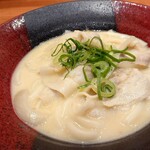 Udon Tsurukoshi - お肉たっぷり、玉ねぎ入り。
