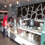 Malaysia Airlines, Golden Lounge KLIA Domestic - シェフの姿が見えるラウンジ