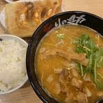 Torinosuke Yagiten - 鶏味噌869円。餃子3個ご飯セット319円。
