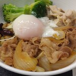 Yoshinoya - 具材は、①牛肉、②鶏もも肉、③玉ねぎ、④ブロッコリー、⑤キャベツ、⑥豆類、⑦半熟玉子です。