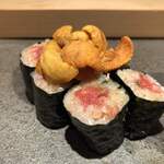 三宿の寿司 えん - 鉄火巻き(雲丹載せサービス)