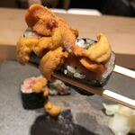 三宿の寿司 えん - 鉄火巻き(雲丹載せサービス)