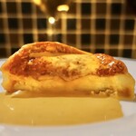 ビストロラドレ - 帆立と白身魚、山芋のスフレ、アメリケーヌソース1,650円