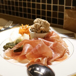 ビストロラドレ - 生ハムと鴨肉・豚肉のリエットの盛り合わせ1,540円