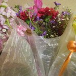 四季の寿司処 すしまる - お別れする方々へ花束とプレゼントを贈りました♪