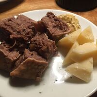 カルネジーオ イースト - 