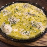 Makanaiya Izakaya - 牡蠣のチーズ焼き
