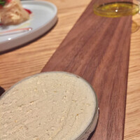 AWkitchen figlia 渋谷スクランブルスクエア - パンにつけます。手前は発酵バター。奥はオリーブオイル。