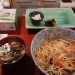 めしや 半蔵 - 野菜炒め定食（丼の直径21cm位）