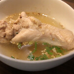 酒美飯囲ひろし - お通し（手羽煮込み）