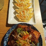 餃子のたっちゃん - 餃子と肉豆腐、半熟煮卵つき