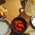 餃子のたっちゃん - レモンフィズと山芋キムチとポテトサラダ