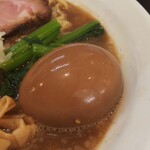 麺屋 葵 - すっげー色の味玉(;゜0゜)