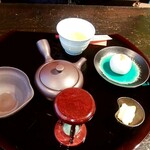 深緑茶房 - しんさぼ饅頭　山芋の生地に抹茶餡