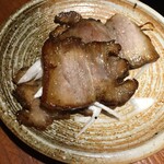 旬酔基じ - おつまみチャーシュー…
      美味しいんだけど…脂身が
      苦手なので炙ってもらいました♬
      めちゃウマ〜♡