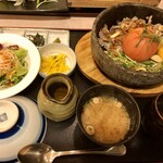 三木サービスエリア レストラン - 丸ごとトマトと但馬牛の石焼丼 ¥1510