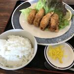 三平茶屋宮丸店 - 三平茶屋宮丸店さん　牡蠣フライ定食