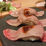 本厚木の肉バル HOLANOA - 特上和牛カルビの肉寿司