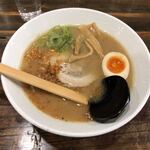 らーめん ともや - 牛豚鶏しょうゆ、読み方がわからん、味噌ラーメンではない