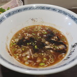 黒潮屋 - つけ汁。　これじゃあ、先客が食べ残したラーメン丼がそのまま出てきた感。再考を要す！ 