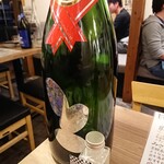 122919465 - 新潟の「極」で呑んだ事のあった、「大峰」の年末限定酒。なんと、2升半瓶！ 升升半升(ますますはんしょう＝ますますはんじょう、という意味)