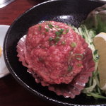 焼肉 静龍苑 - 炙りユッケ