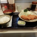 丸和 - 本日、いただいたのはヒレかつ定食、1,500円です。