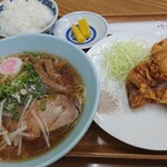 一貫楼 - ラーメン・唐揚げセット 780円