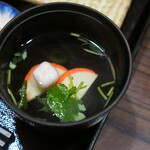 鳥辰 - 吸い物。肝吸いで無いのは少し寂しい。