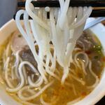 PHO VIET - 麺(ブン)リフト
                        フォーの平打ち米麺とは違い、
                        餡掛けスパくらいの太さの米の丸い太麺。
                        あっさりさっぱりでこの食感は
                        面白い、例えようがなく、食べてみて欲しい。