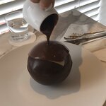 ピエール・エルメ・パリ - ソースの温かさで少しずつ…