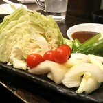 牛の四文屋 - 生野菜盛り合わせ    350円