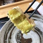 永井 - いも天の断面。栗のような甘さ！