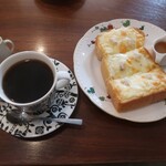 VAULT COFFEE - ハニー＆ゴルゴンゾーラトーストと炭焼きコーヒー