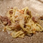 オステリア ブッビーノ - フランス産ホロホロ鳥のラグーソース 菊芋のコンフィチ ヘーゼルナッツ香り 手打ちタリオリーニ