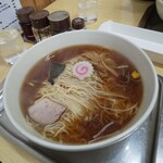 大勝軒 - 中華そば、麺リフト後のため乱れアリ