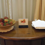 Norfolk Hotel - 料理写真:部屋のフルーツ