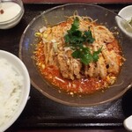 Gyouzano Sato - ランチ よだれどり定食 冷菜なので冬には頼まない方がいいです。ランチ禁煙にしてほしいです。杏仁豆腐美味しかったです