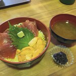 Kuroshio Dainingu - 生うにまぐろ丼
                訪問時期は8月中旬