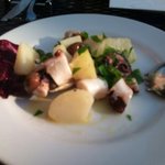 イル ピッツァイオーロ - タコとじゃが芋の温製サラダ