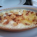 イル ピッツァイオーロ - 名物自家製じゃがいものニョッキゴルゴンゾーラチーズの窯焼き　白トリュフ風味