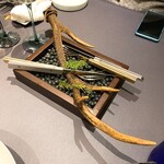 プレゼンテ スギ - 鹿の角とナイフ