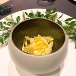 プレゼンテ スギ - ⑳食べる花束(様々な花びらとヨーグルトのセミフレッド)